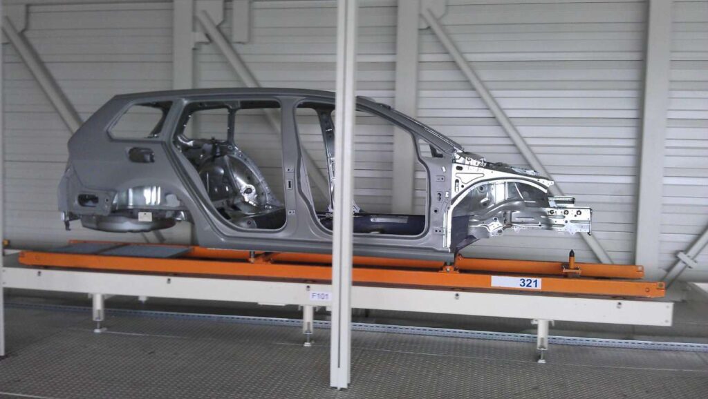VW Zwickau Německo - lakovna skid rámy